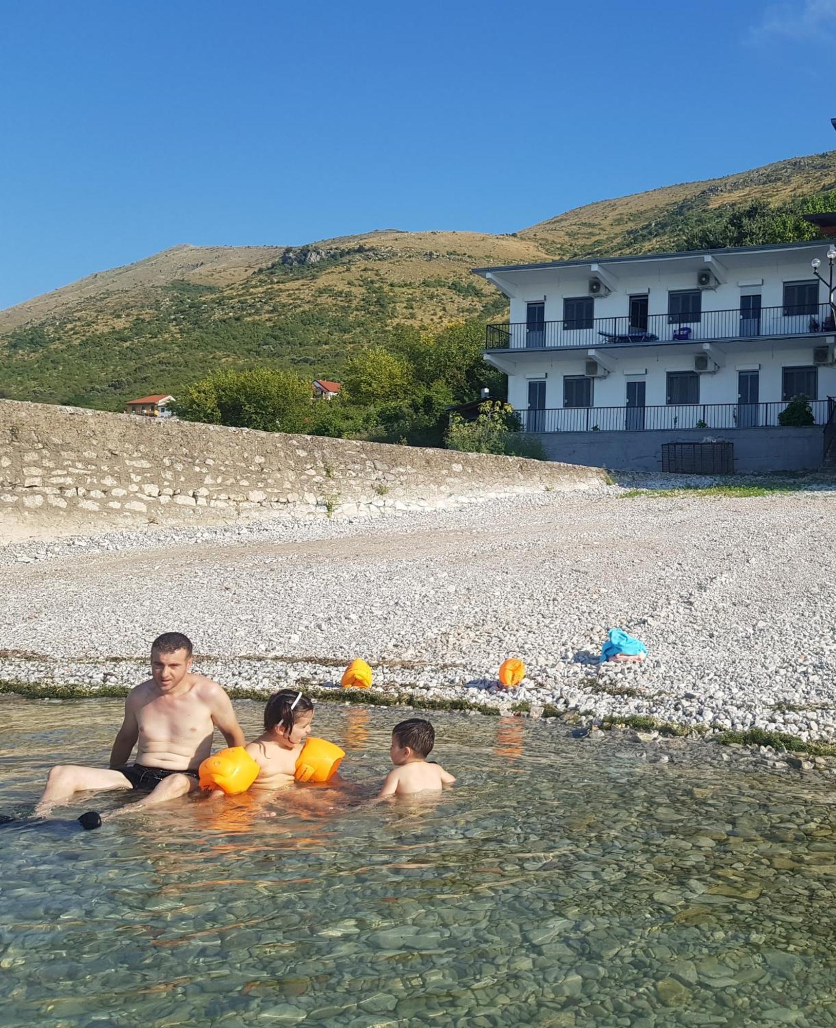 Rooms Lake View Balani Restaurant Shkodër Exteriör bild